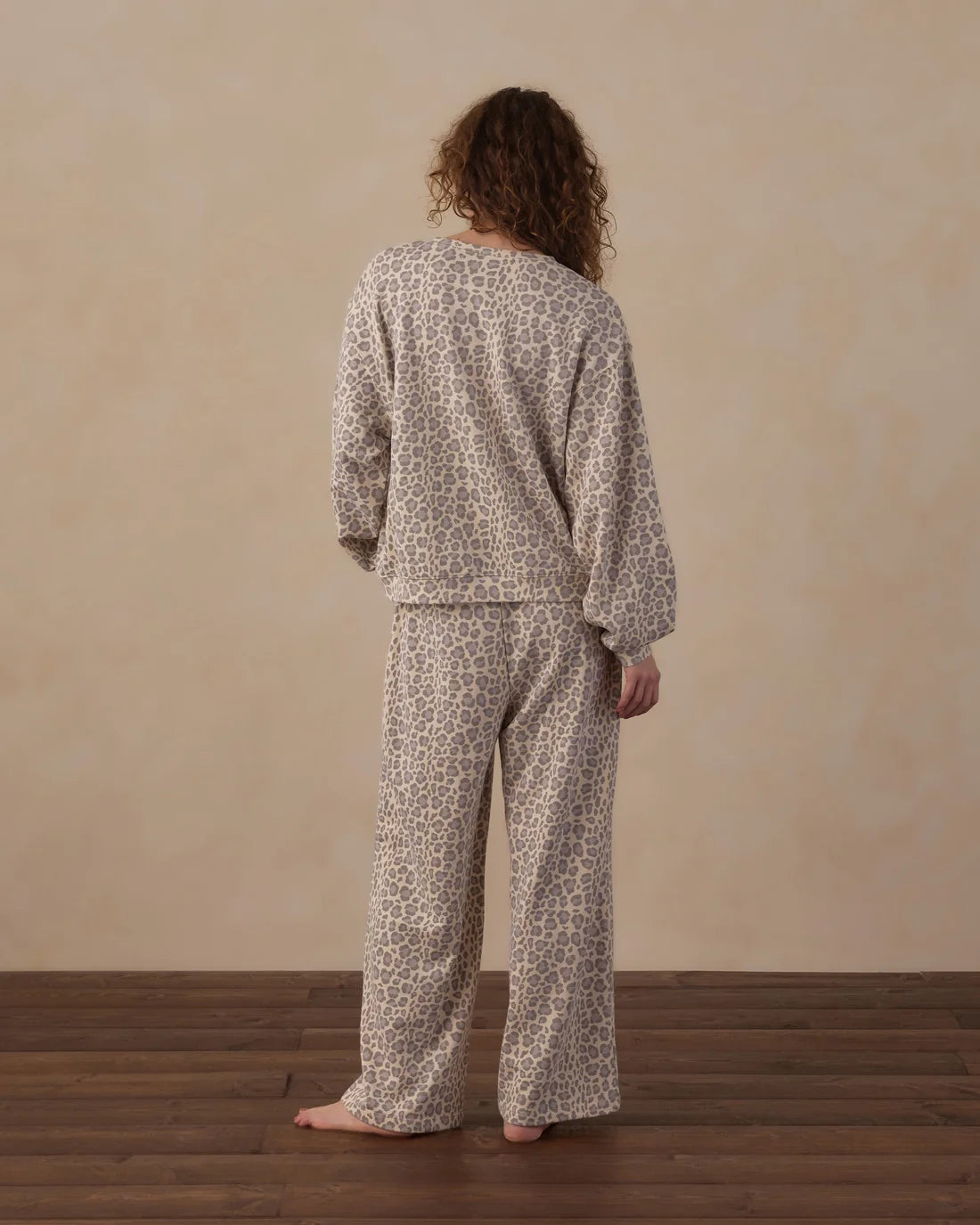 Rylee + Cru Women's Oversized Sweatshirt - Blue Leopard