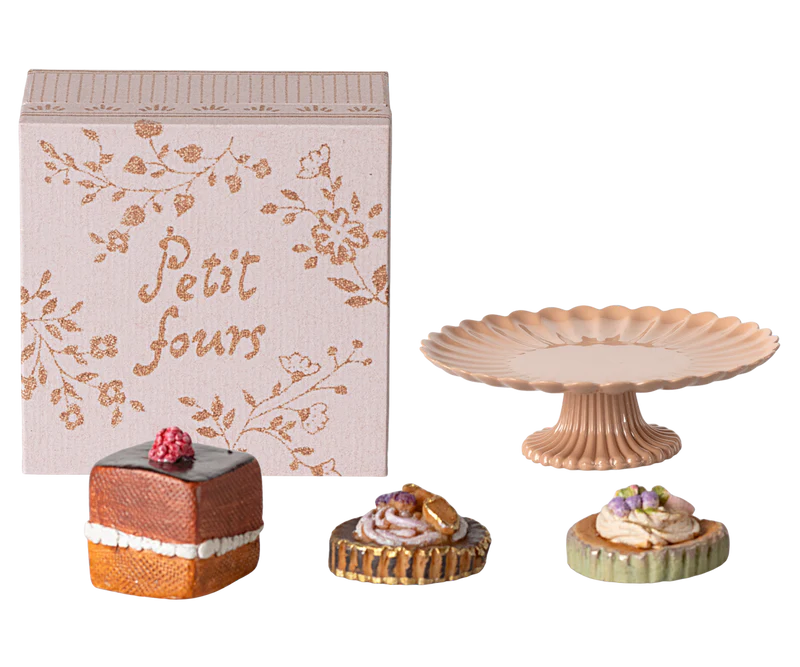 Maileg Cakes and Cake Stand, Mini