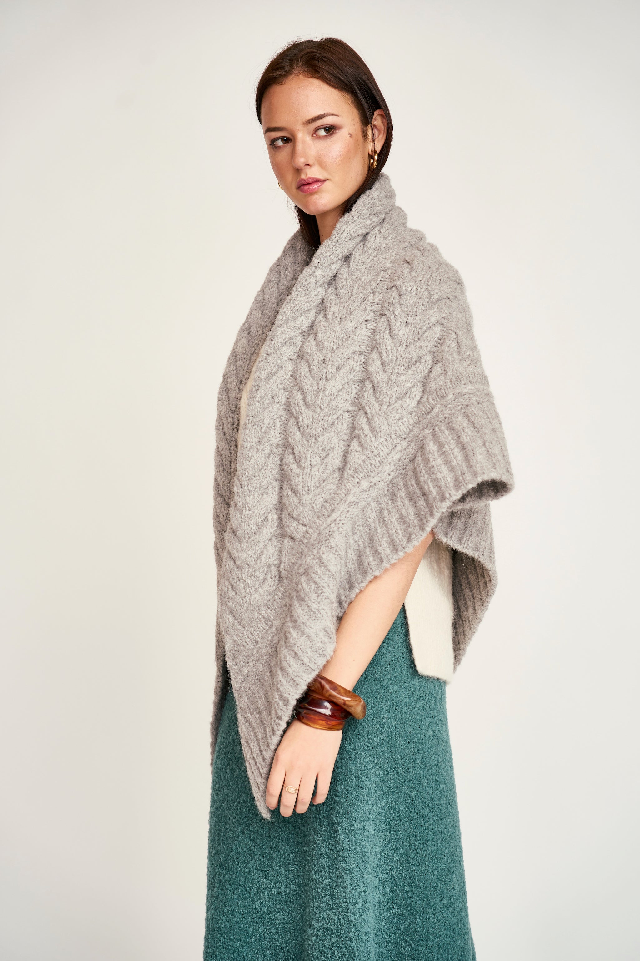MIRTH Triangle Cable Shawl - Dove Grey