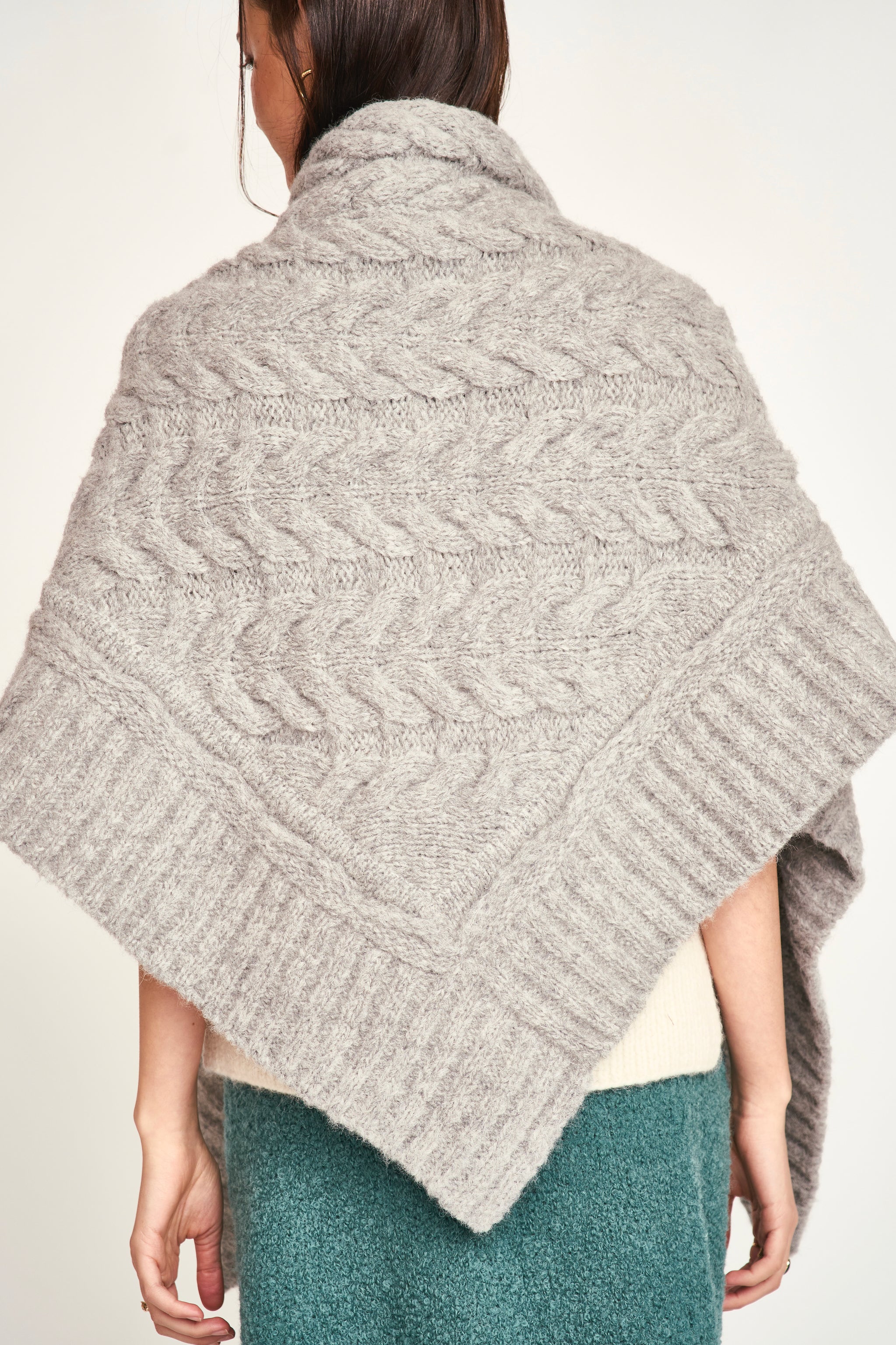 MIRTH Triangle Cable Shawl - Dove Grey