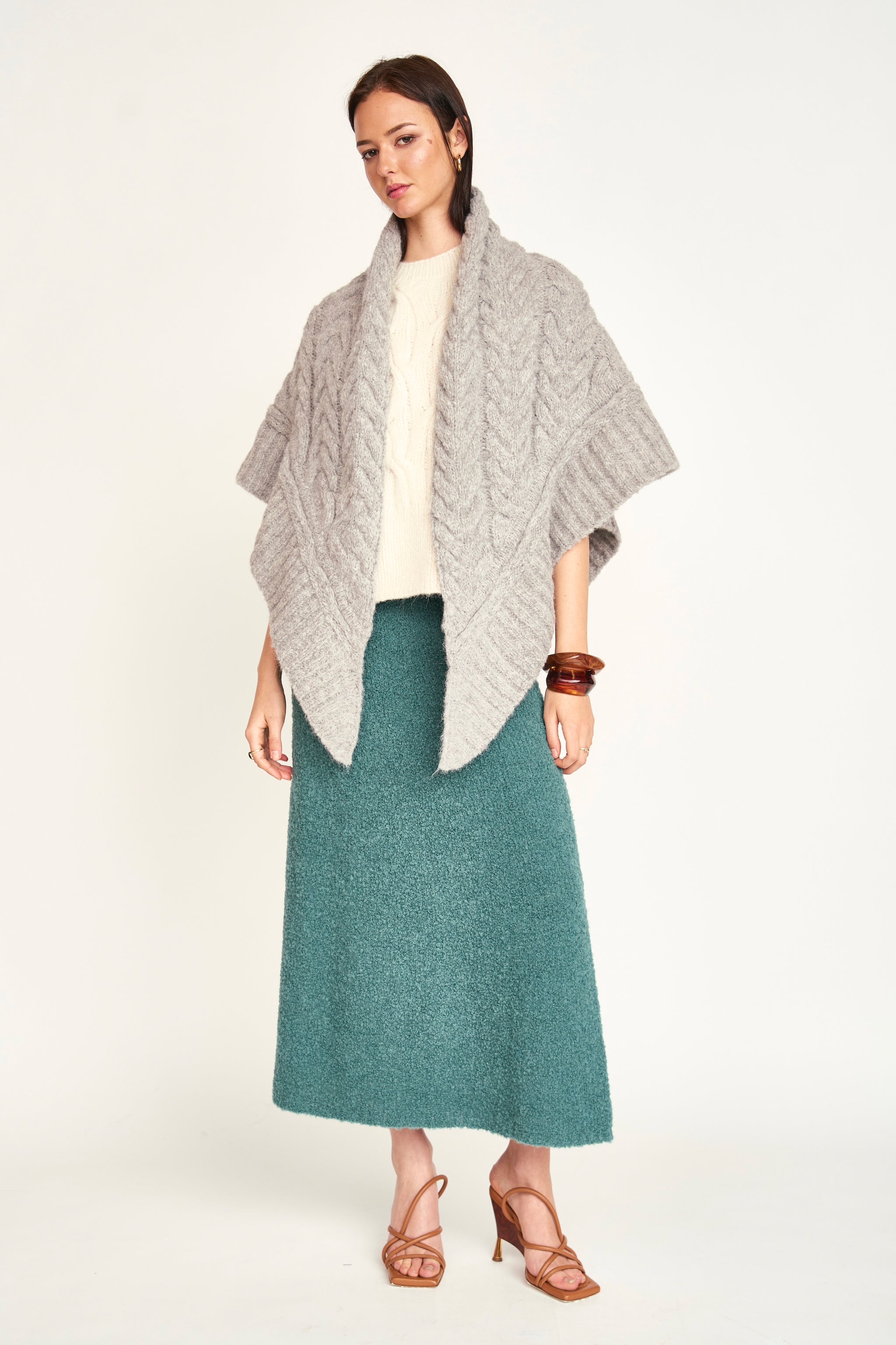 MIRTH Triangle Cable Shawl - Dove Grey