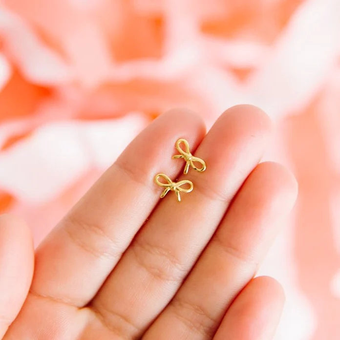 Pip Pop Gold Bow Earrings